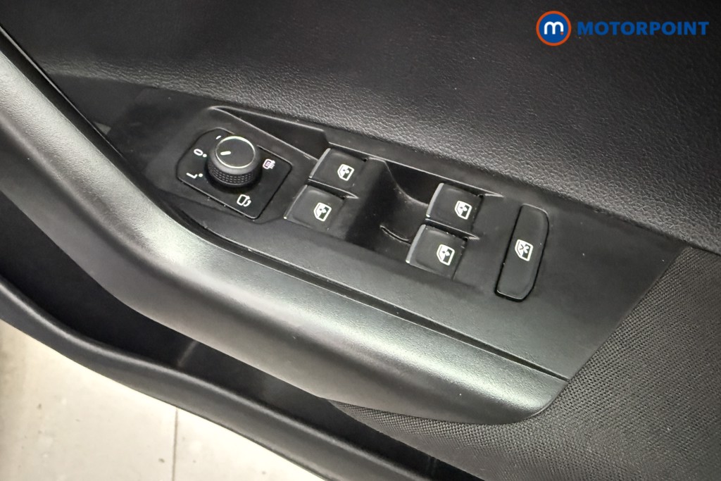 Volkswagen Polo R-Line Automatic Petrol Hatchback - Stock Number (1599329) - 17th supplementary image