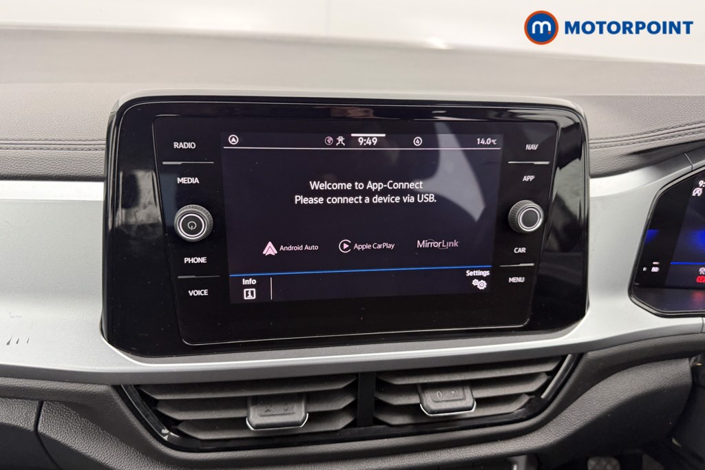 Volkswagen T-Roc Life Manual Petrol SUV - Stock Number (1601375) - 2nd supplementary image