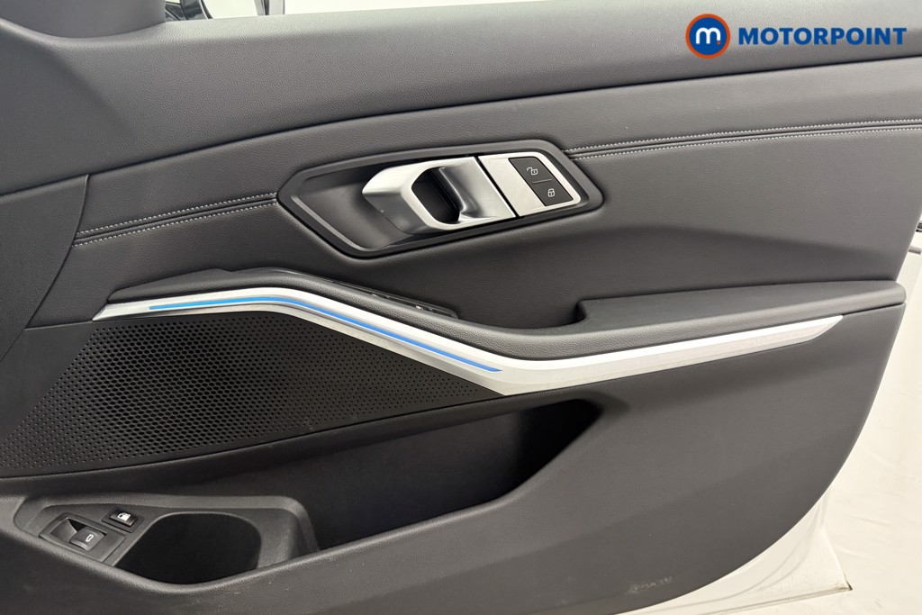 BMW 3 Series M Sport Automatic Petrol Plug-In Hybrid Estate - Stock Number (1602316) - 20th supplementary image