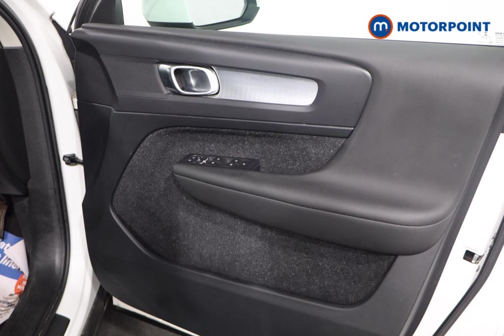 Volvo Xc40 Momentum Manual Petrol SUV - Stock Number (1604366) - 3rd supplementary image