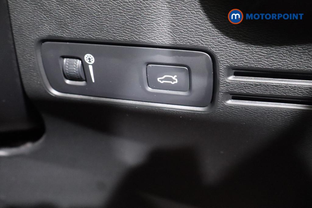 Volvo Xc40 Momentum Manual Petrol SUV - Stock Number (1604366) - 15th supplementary image