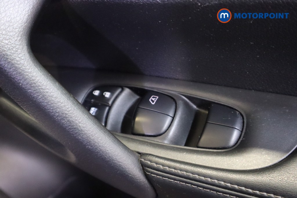 Nissan X-Trail Tekna Manual Diesel SUV - Stock Number (1604593) - 11th supplementary image