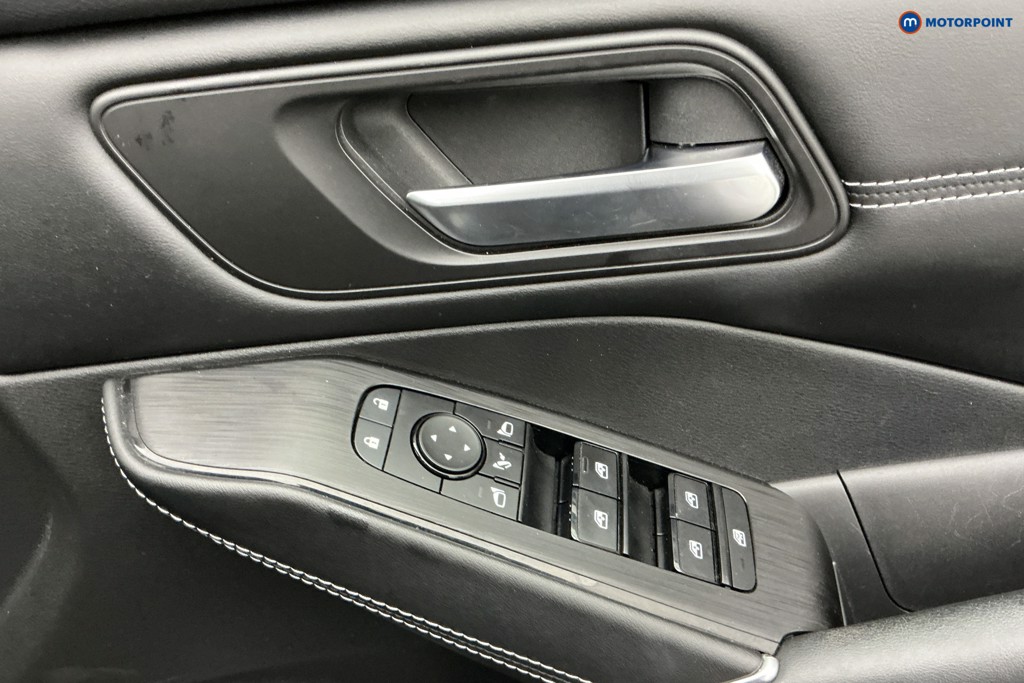 Nissan Qashqai N-Connecta Manual Petrol SUV - Stock Number (1590337) - 25th supplementary image