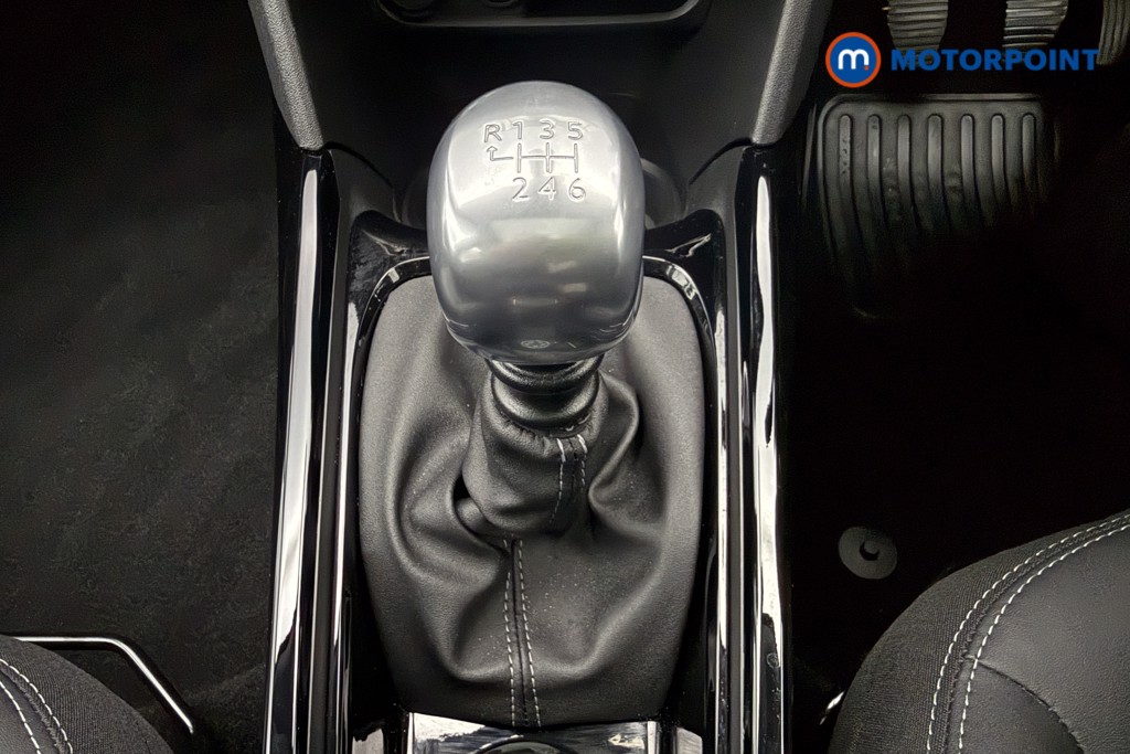 Peugeot 2008 Allure Premium Manual Petrol SUV - Stock Number (1591931) - 7th supplementary image