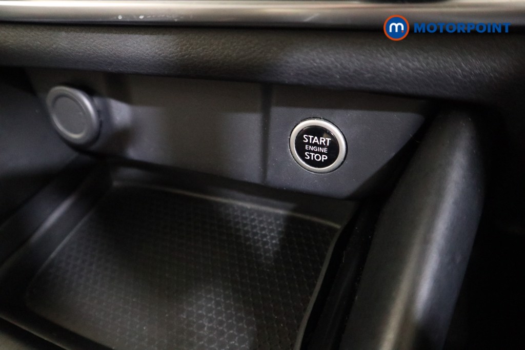 Nissan Qashqai N-Connecta Automatic Petrol SUV - Stock Number (1591968) - 8th supplementary image