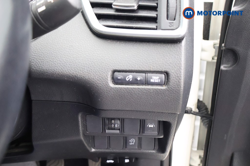 Nissan Qashqai N-Connecta Manual Petrol SUV - Stock Number (1596441) - 7th supplementary image