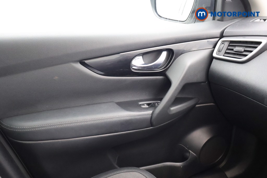 Nissan Qashqai N-Connecta Manual Petrol SUV - Stock Number (1596441) - 11th supplementary image