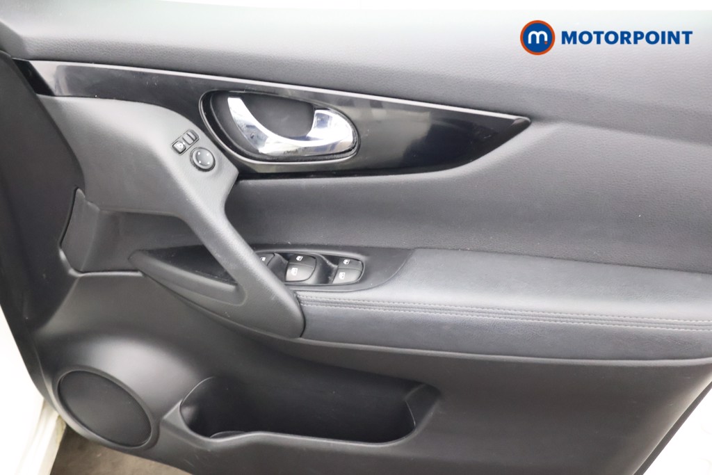 Nissan Qashqai N-Connecta Manual Petrol SUV - Stock Number (1596441) - 12th supplementary image
