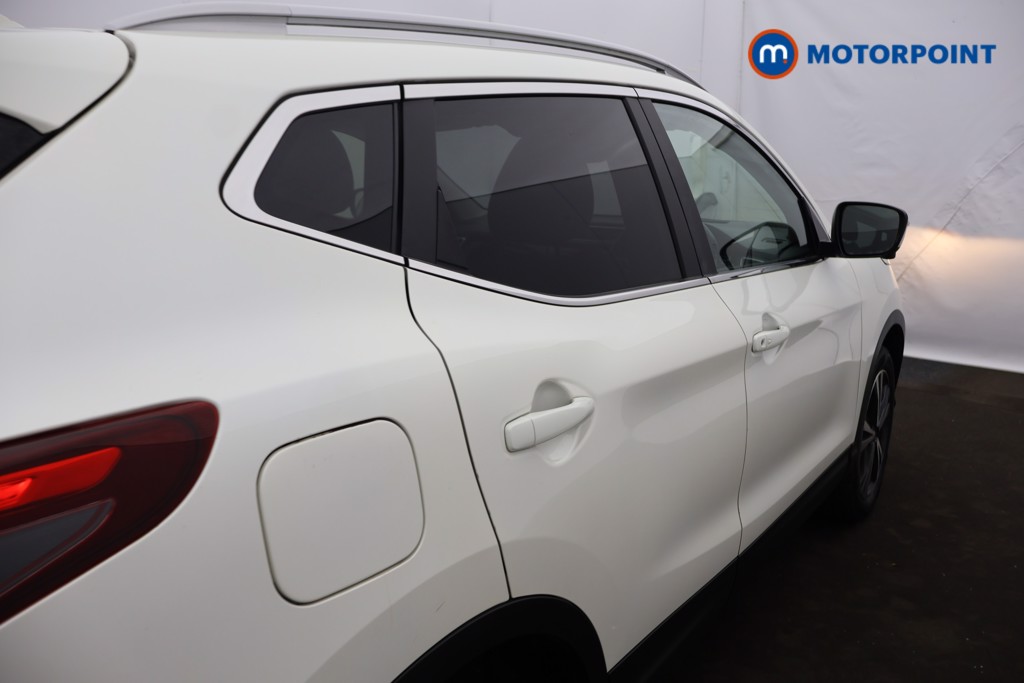 Nissan Qashqai N-Connecta Manual Petrol SUV - Stock Number (1596441) - 24th supplementary image