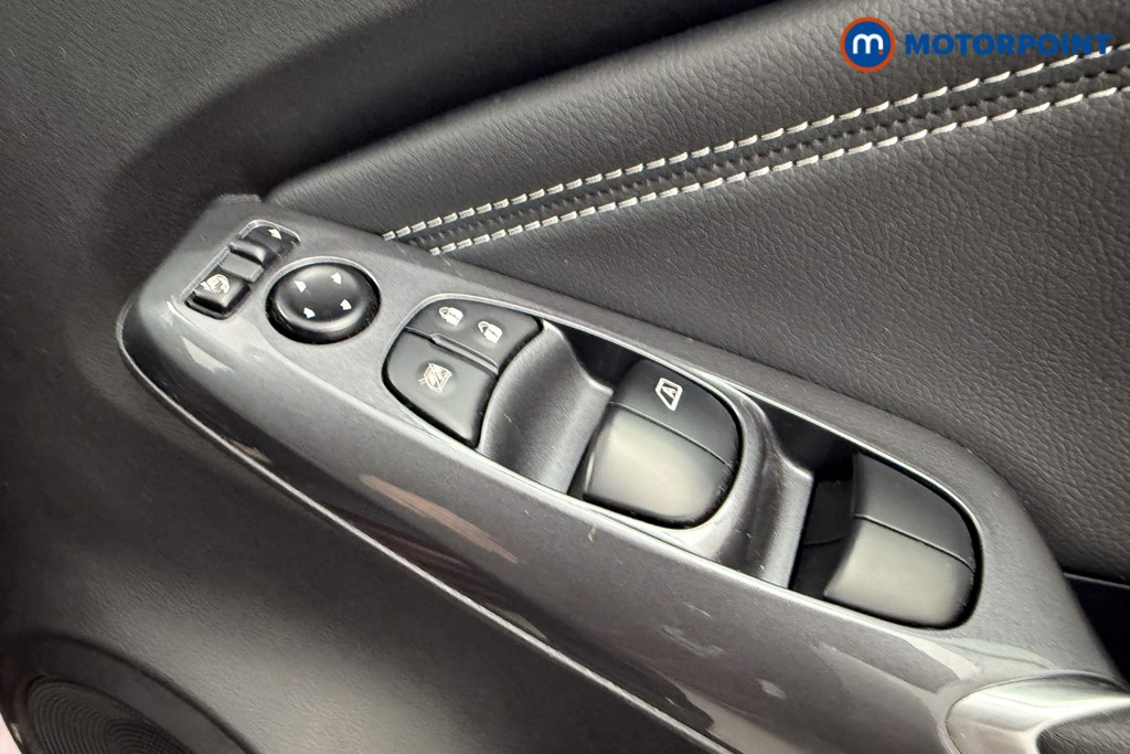 Nissan Juke N-Connecta Manual Petrol SUV - Stock Number (1598682) - 16th supplementary image