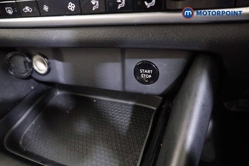 Nissan Qashqai N-Connecta Automatic Petrol-Electric Hybrid SUV - Stock Number (1601136) - 8th supplementary image