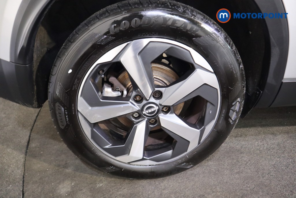 Nissan Qashqai N-Connecta Automatic Petrol-Electric Hybrid SUV - Stock Number (1601136) - 19th supplementary image