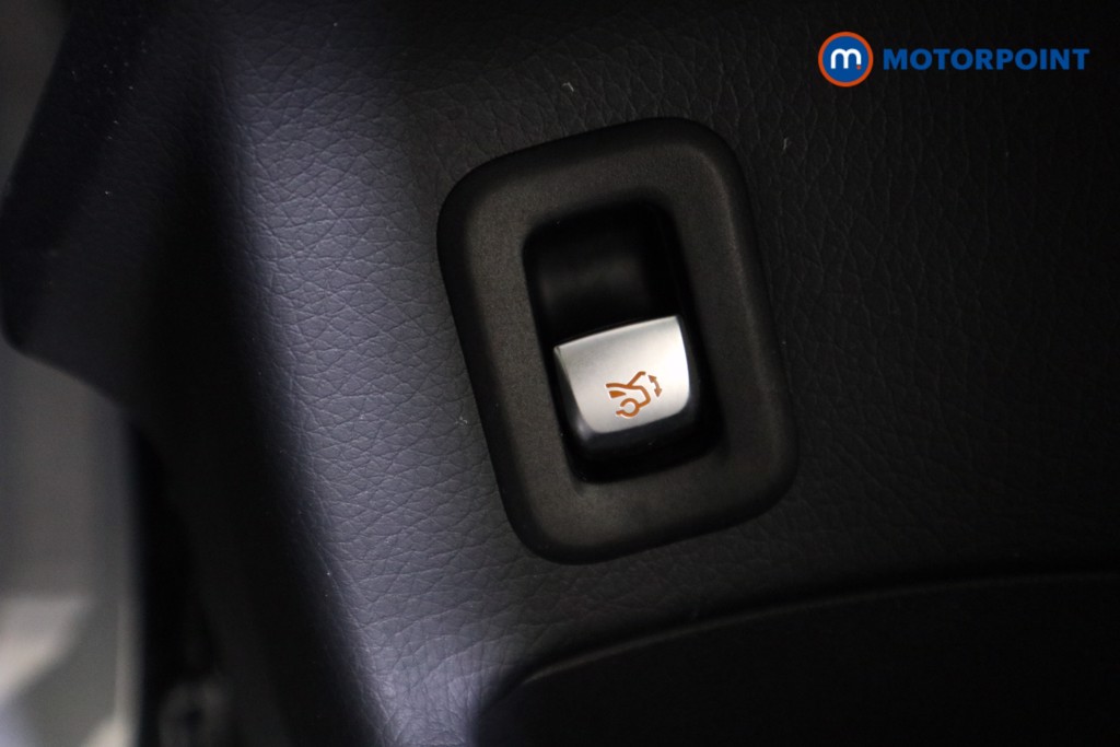 Mercedes-Benz GLC Amg Line Automatic Petrol SUV - Stock Number (1601387) - 11th supplementary image