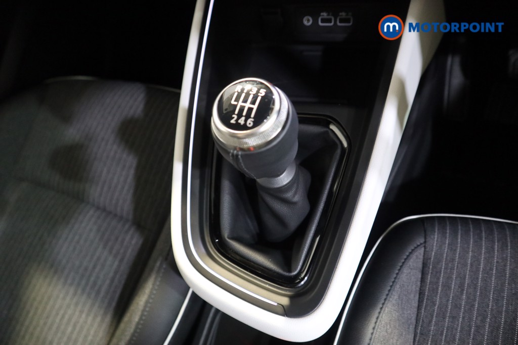 Renault Clio Techno Manual Petrol Hatchback - Stock Number (1602513) - 9th supplementary image