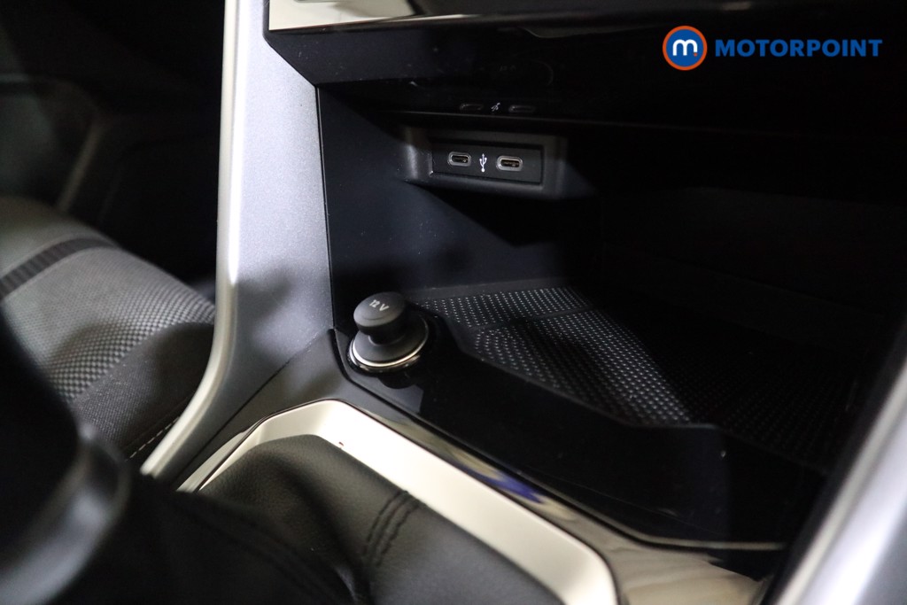 Volkswagen T-Roc Life Manual Petrol SUV - Stock Number (1602895) - 8th supplementary image