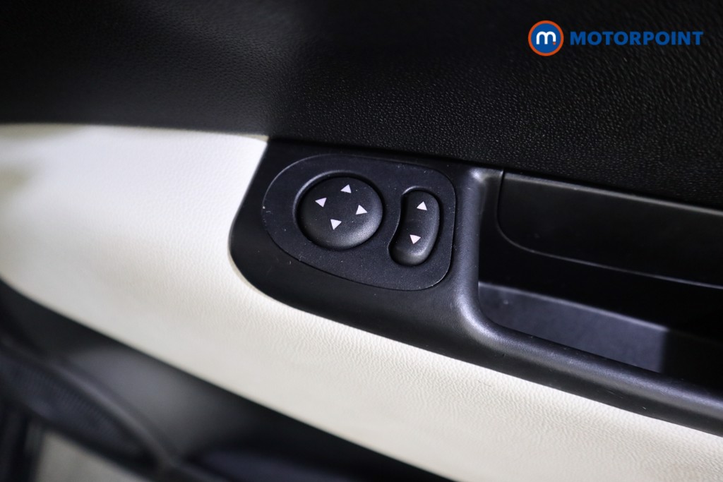 Fiat 500 Dolcevita Manual Petrol Hatchback - Stock Number (1603562) - 9th supplementary image