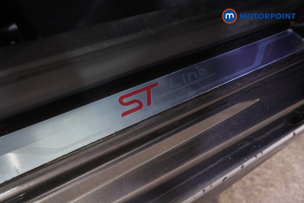 Ford Focus St-Line Vignale Automatic Petrol Hatchback - Stock Number (1603601) - 12th supplementary image
