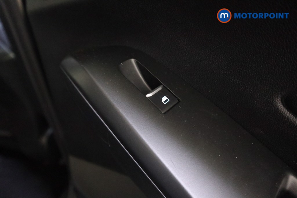 Ford Focus St-Line Vignale Automatic Petrol Hatchback - Stock Number (1603601) - 17th supplementary image