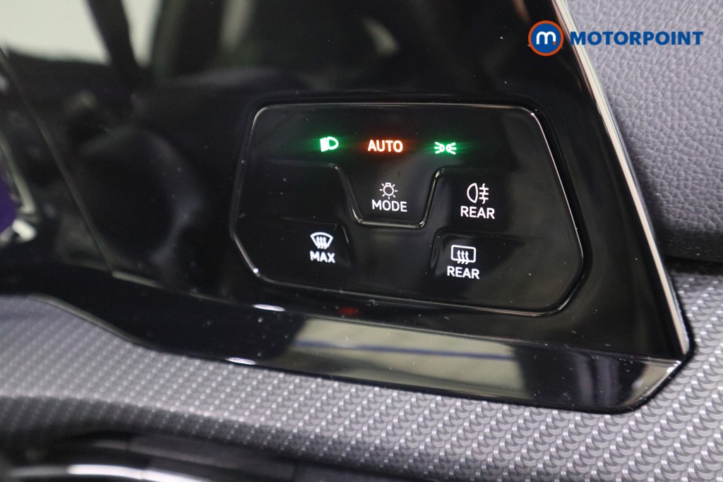 Volkswagen Golf R-Line Automatic Petrol Hatchback - Stock Number (1603613) - 9th supplementary image