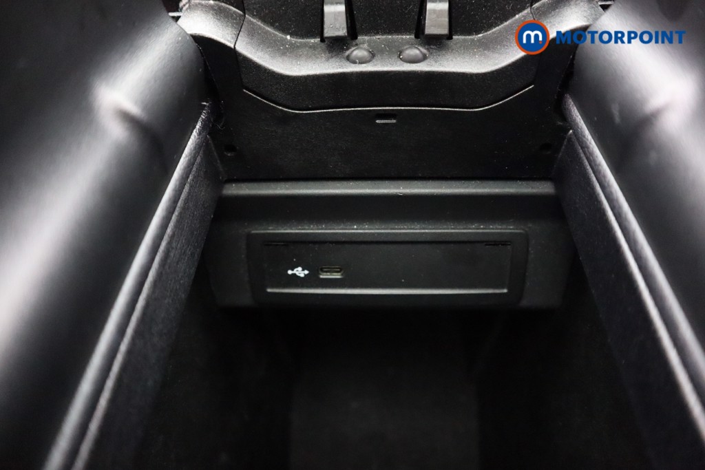 Mercedes-Benz GLB Amg Line Automatic Petrol SUV - Stock Number (1605243) - 19th supplementary image