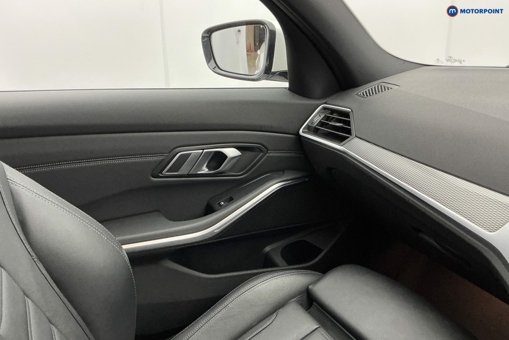 BMW 3 Series M Sport Automatic Petrol Plug-In Hybrid Saloon - Stock Number (1593120) - 18th supplementary image