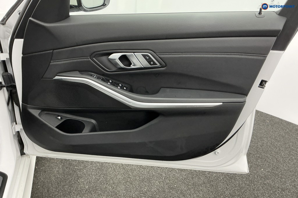 BMW 3 Series M Sport Automatic Petrol Plug-In Hybrid Saloon - Stock Number (1593120) - 22nd supplementary image