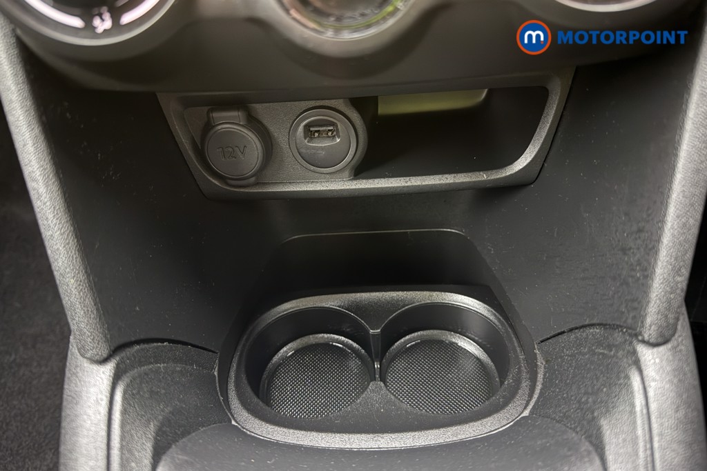 Peugeot 208 Signature Manual Petrol Hatchback - Stock Number (1593260) - 13th supplementary image