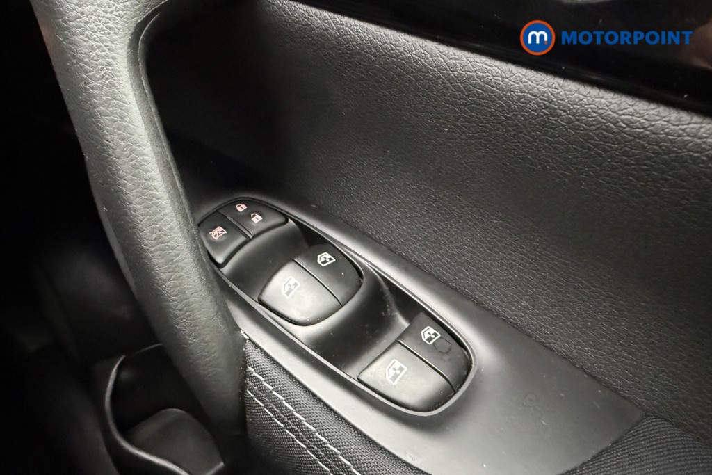 Nissan Qashqai Acenta Premium Automatic Petrol SUV - Stock Number (1593346) - 16th supplementary image