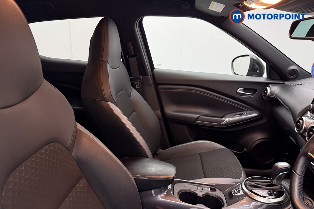 Nissan Juke N-Connecta Automatic Petrol SUV - Stock Number (1595558) - 17th supplementary image