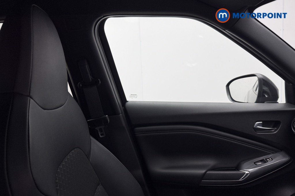 Nissan Juke N-Connecta Automatic Petrol SUV - Stock Number (1595558) - 28th supplementary image