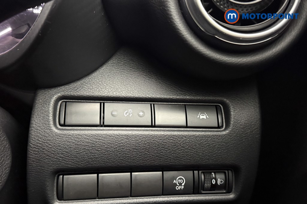 Nissan Juke N-Connecta Automatic Petrol SUV - Stock Number (1595558) - 33rd supplementary image