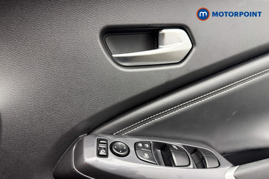 Nissan Juke N-Connecta Automatic Petrol SUV - Stock Number (1595558) - 34th supplementary image