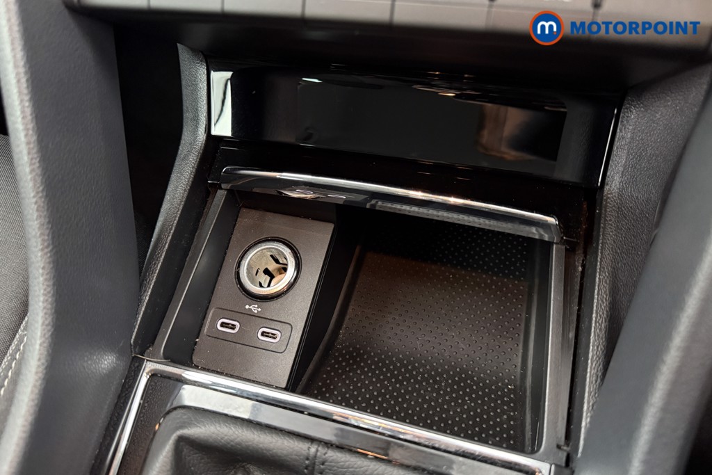 Skoda Karoq Se Drive Manual Petrol SUV - Stock Number (1599369) - 14th supplementary image
