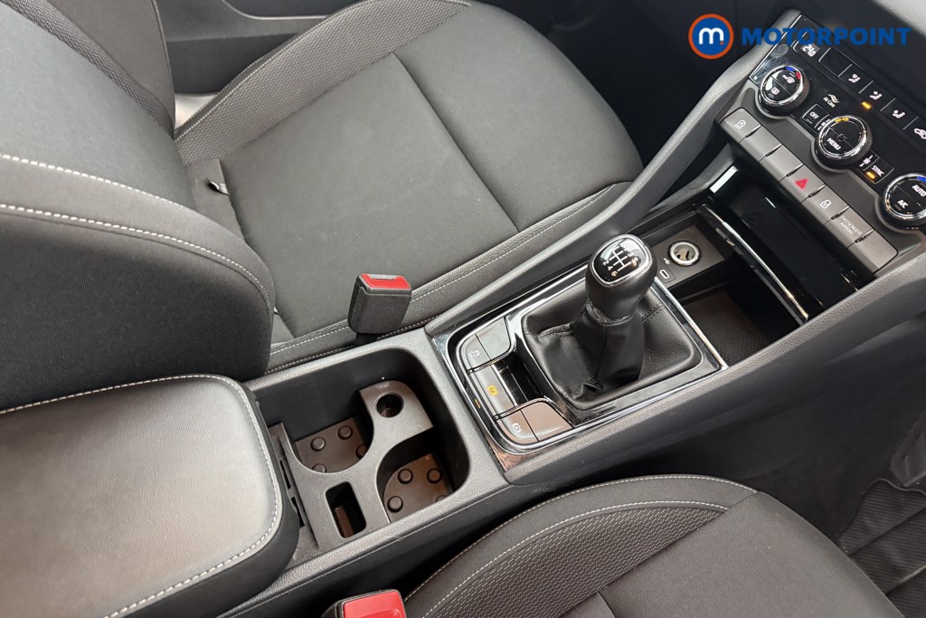 Skoda Karoq Se Drive Manual Petrol SUV - Stock Number (1599369) - 15th supplementary image
