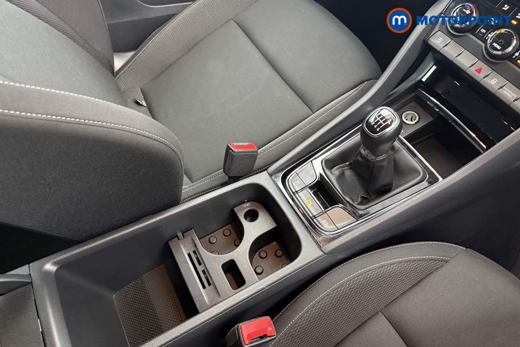Skoda Karoq Se Drive Manual Petrol SUV - Stock Number (1599369) - 16th supplementary image