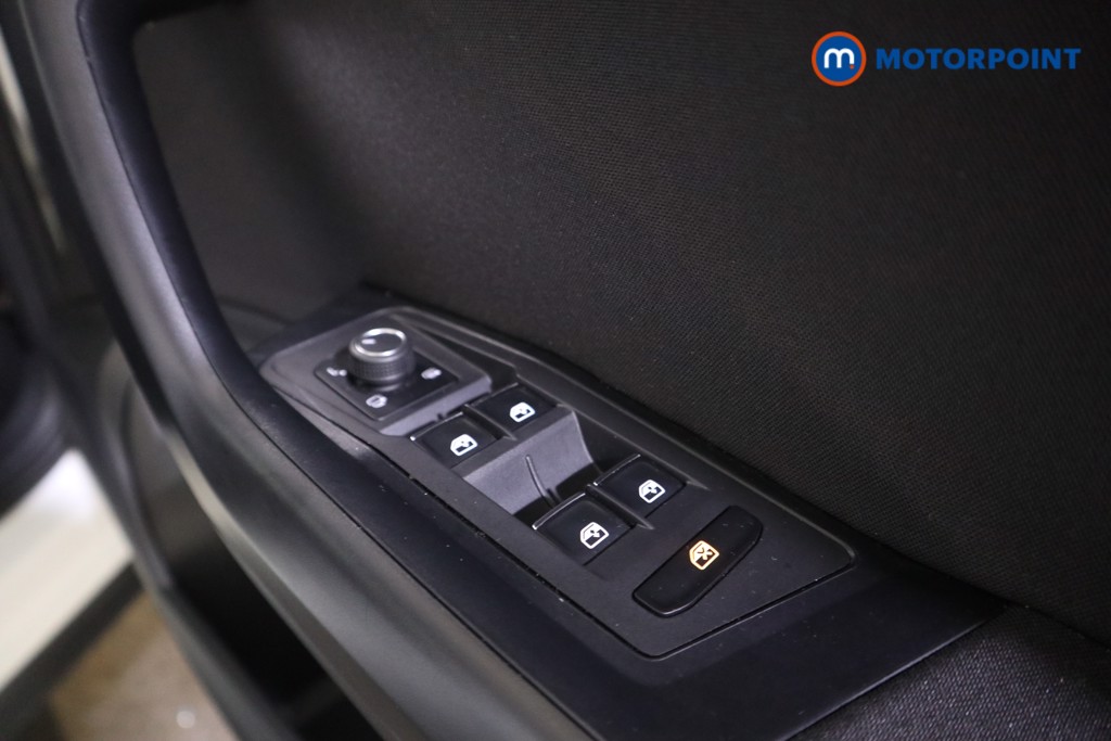 Volkswagen T-Roc Black Edition Manual Petrol SUV - Stock Number (1600498) - 13th supplementary image