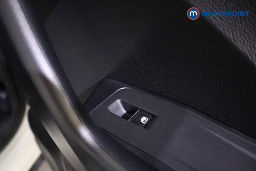 Volkswagen T-Roc Black Edition Manual Petrol SUV - Stock Number (1600498) - 18th supplementary image