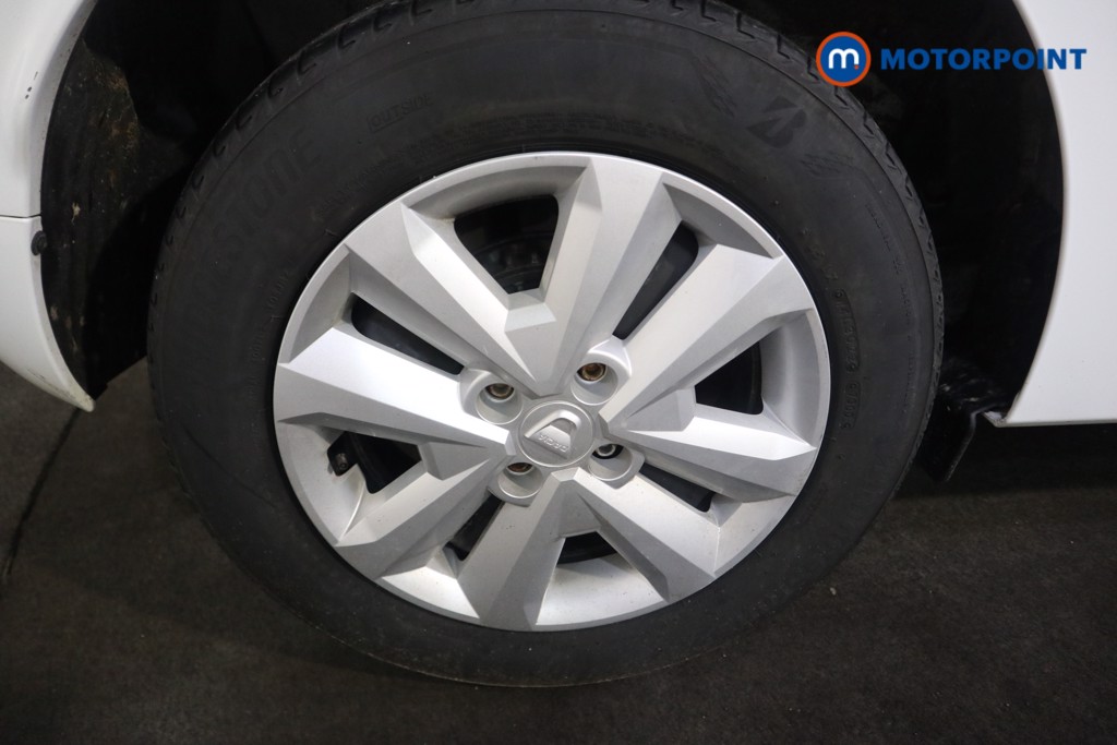 Dacia Sandero Comfort Manual Petrol Hatchback - Stock Number (1601000) - 15th supplementary image