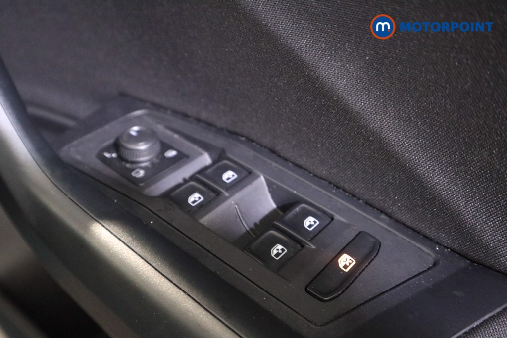 Volkswagen T-Roc Life Manual Petrol SUV - Stock Number (1603751) - 12th supplementary image