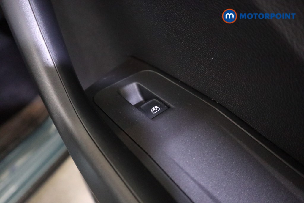 Volkswagen T-Roc Life Manual Petrol SUV - Stock Number (1603751) - 17th supplementary image