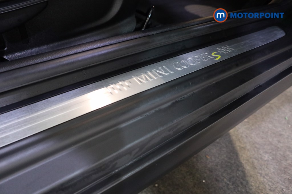 Mini Hatchback Cooper S Level 3 Automatic Electric Hatchback - Stock Number (1604543) - 13th supplementary image