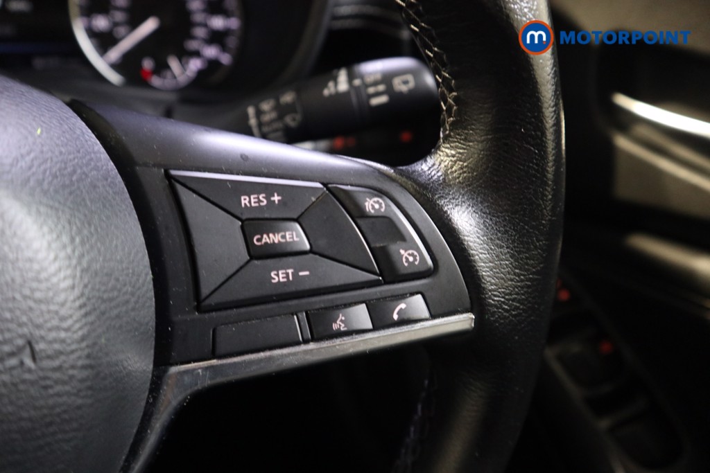 Nissan Juke N-Connecta Manual Petrol SUV - Stock Number (1566958) - 4th supplementary image