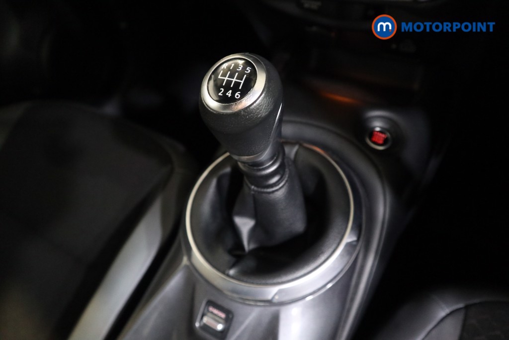 Nissan Juke N-Connecta Manual Petrol SUV - Stock Number (1566958) - 9th supplementary image