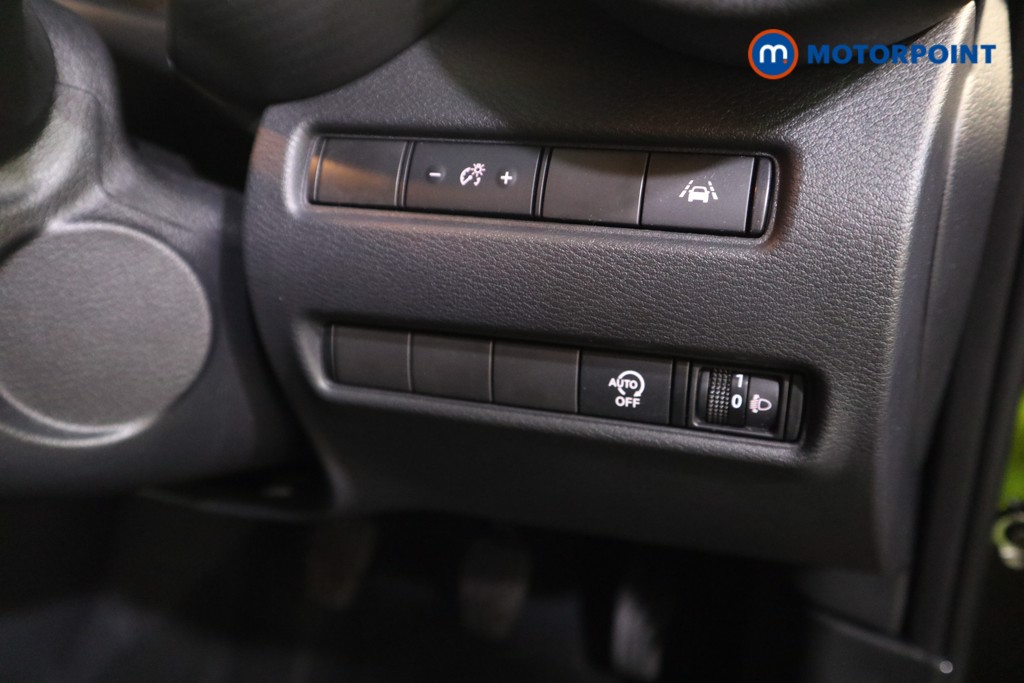 Nissan Juke N-Connecta Manual Petrol SUV - Stock Number (1566958) - 11th supplementary image