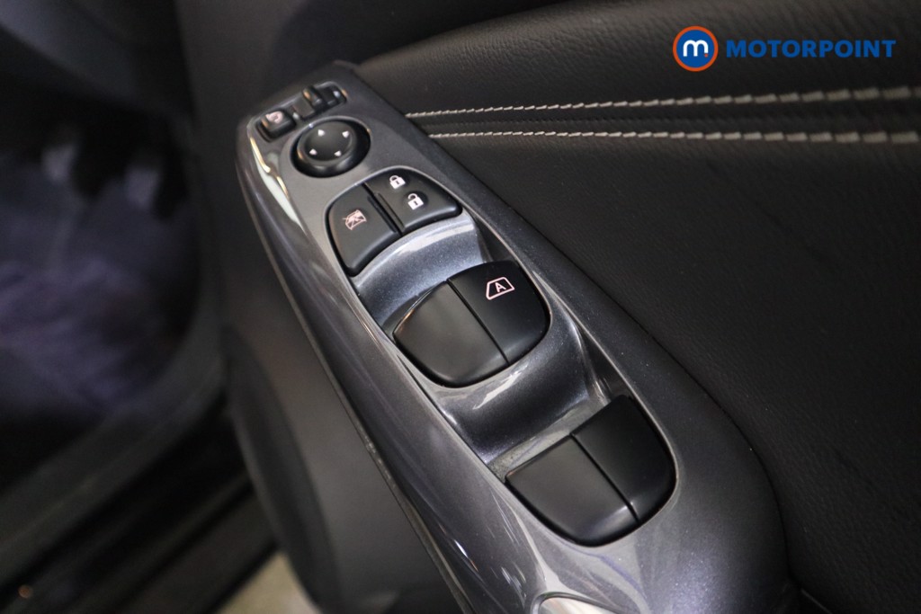 Nissan Juke N-Connecta Manual Petrol SUV - Stock Number (1566958) - 12th supplementary image