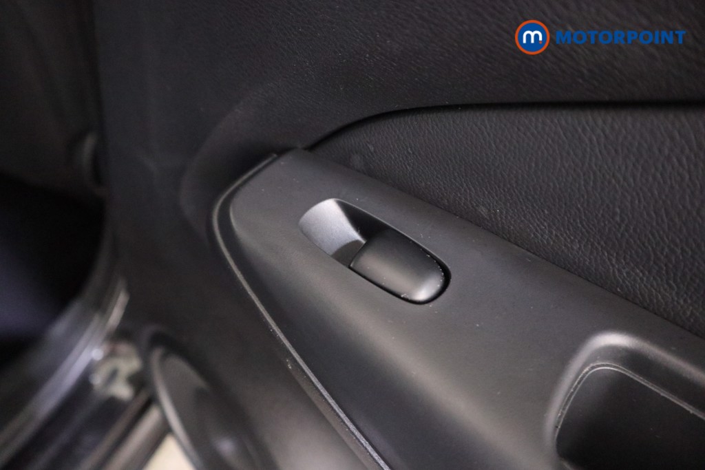 Nissan Juke N-Connecta Manual Petrol SUV - Stock Number (1566958) - 16th supplementary image