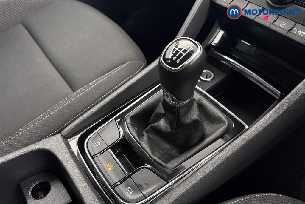 Skoda Karoq Se Drive Manual Petrol SUV - Stock Number (1599365) - 16th supplementary image