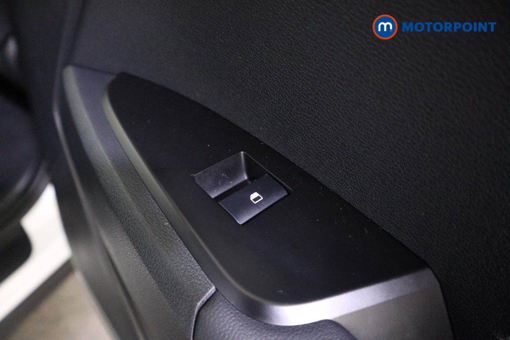 KIA Sportage Pure Automatic Petrol-Electric Hybrid SUV - Stock Number (1602017) - 18th supplementary image