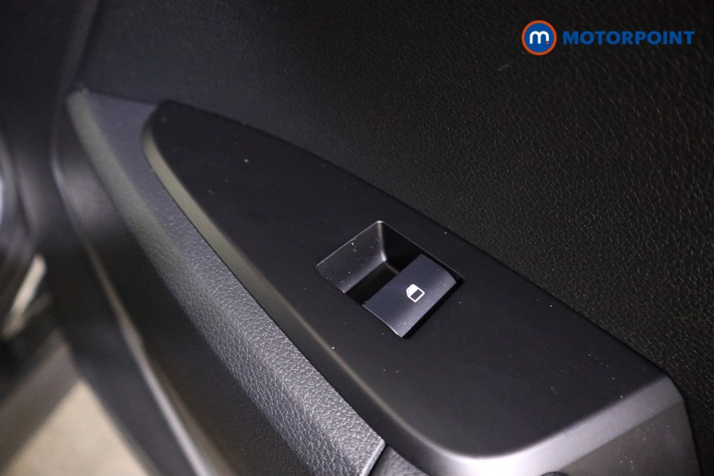 KIA Sportage Pure Manual Petrol SUV - Stock Number (1602079) - 16th supplementary image