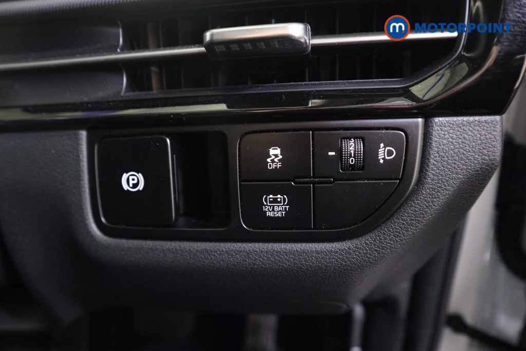 KIA Sportage Pure Automatic Petrol-Electric Hybrid SUV - Stock Number (1602308) - 12th supplementary image